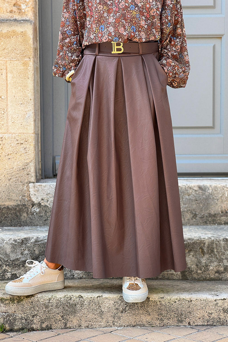 Jupe longue en simili cuir marron avec ceinture
