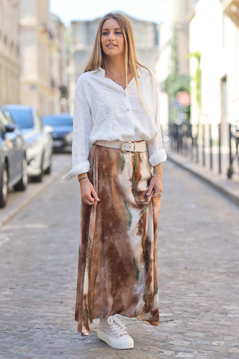 Jupe longue et fluide en soie imprime tie and dye camel et kaki H128 (1)