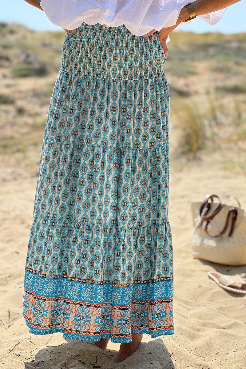 Jupe longue et fluide style bohème imprimé médaillons ethniques turquoise ceinture smockée