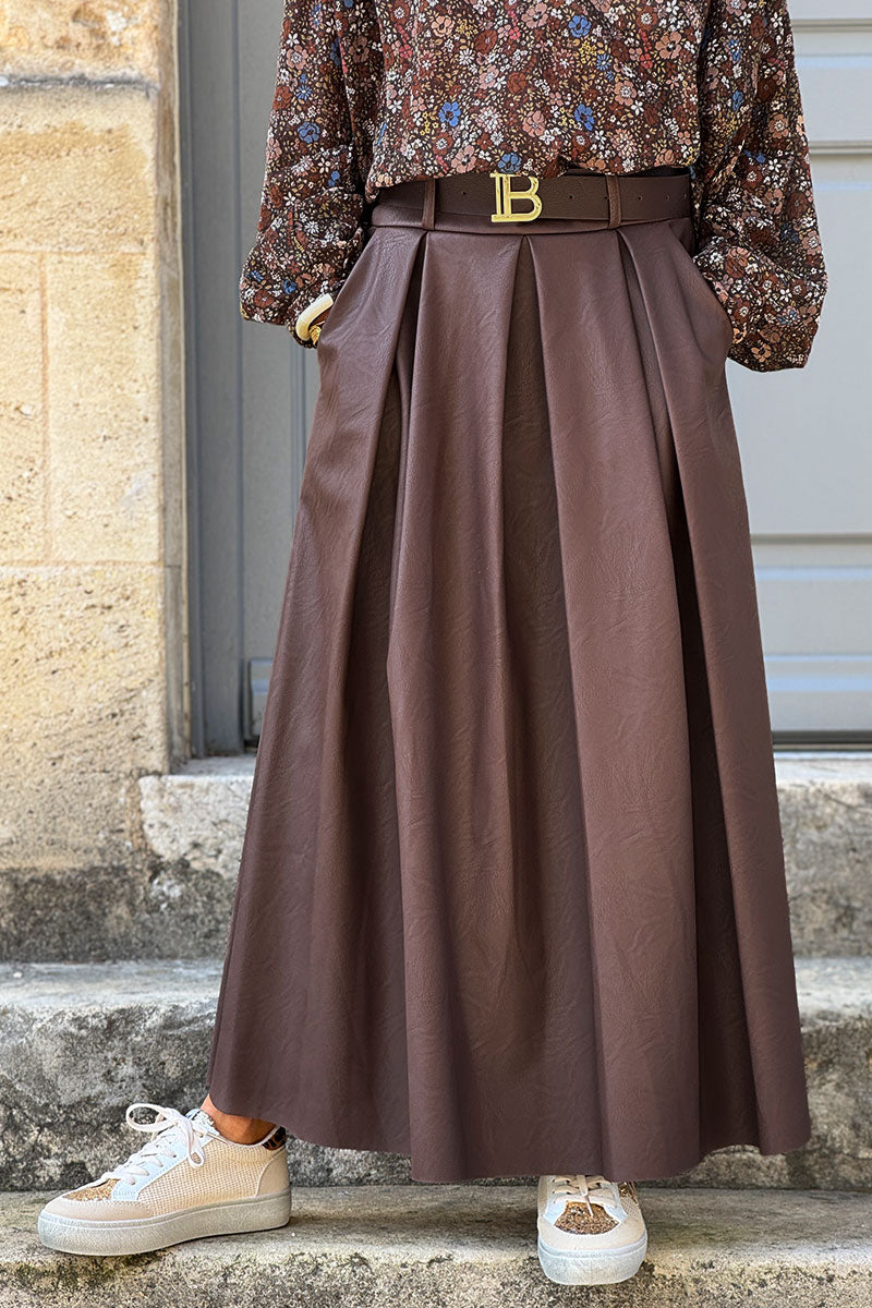 Jupe longue en simili cuir marron avec ceinture