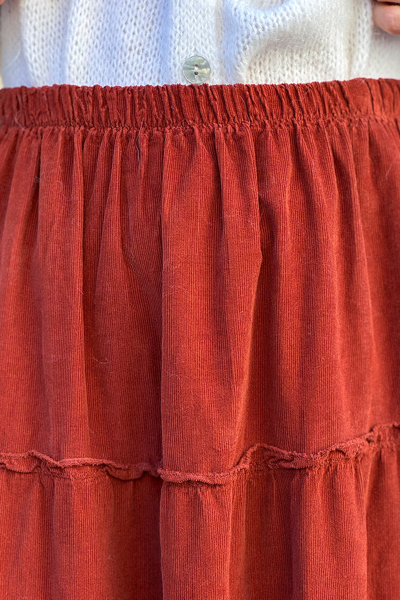 Jupe longue terracotta en velours côtelé fin ceinture élastique