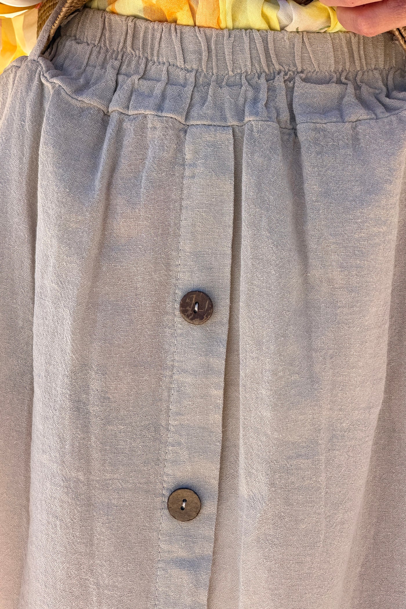 Jupe midi beige en coton faux boutons bois et taille élastique