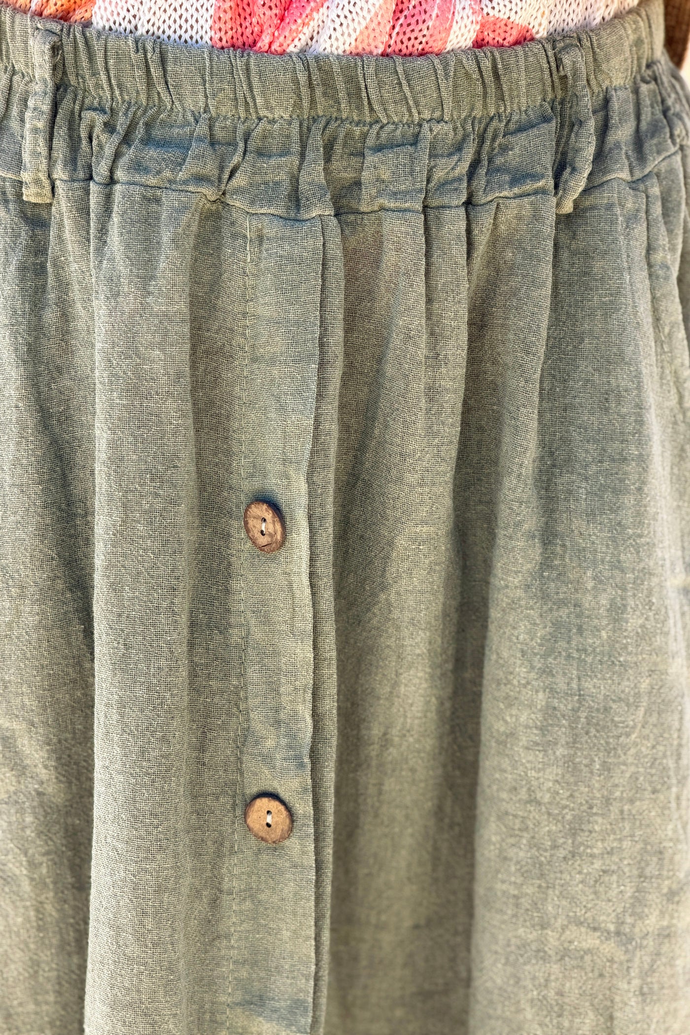 Jupe midi kaki en coton faux boutons bois et taille élastique