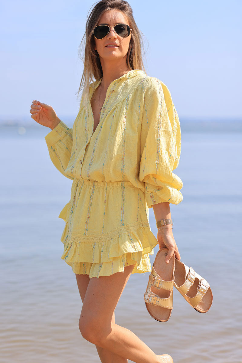 Jupe short jaune en coton effet piqué fils brillants et multicolores