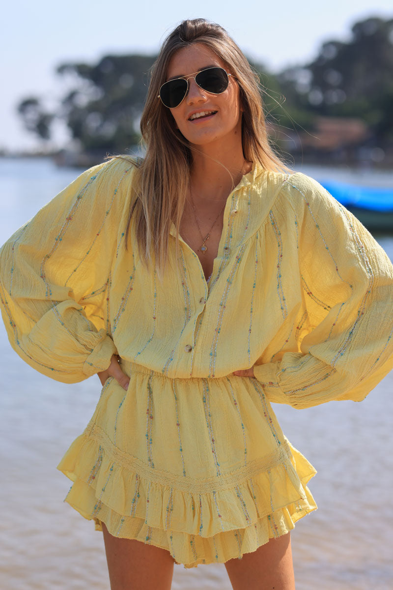 Jupe short jaune en coton effet piqué fils brillants et multicolores