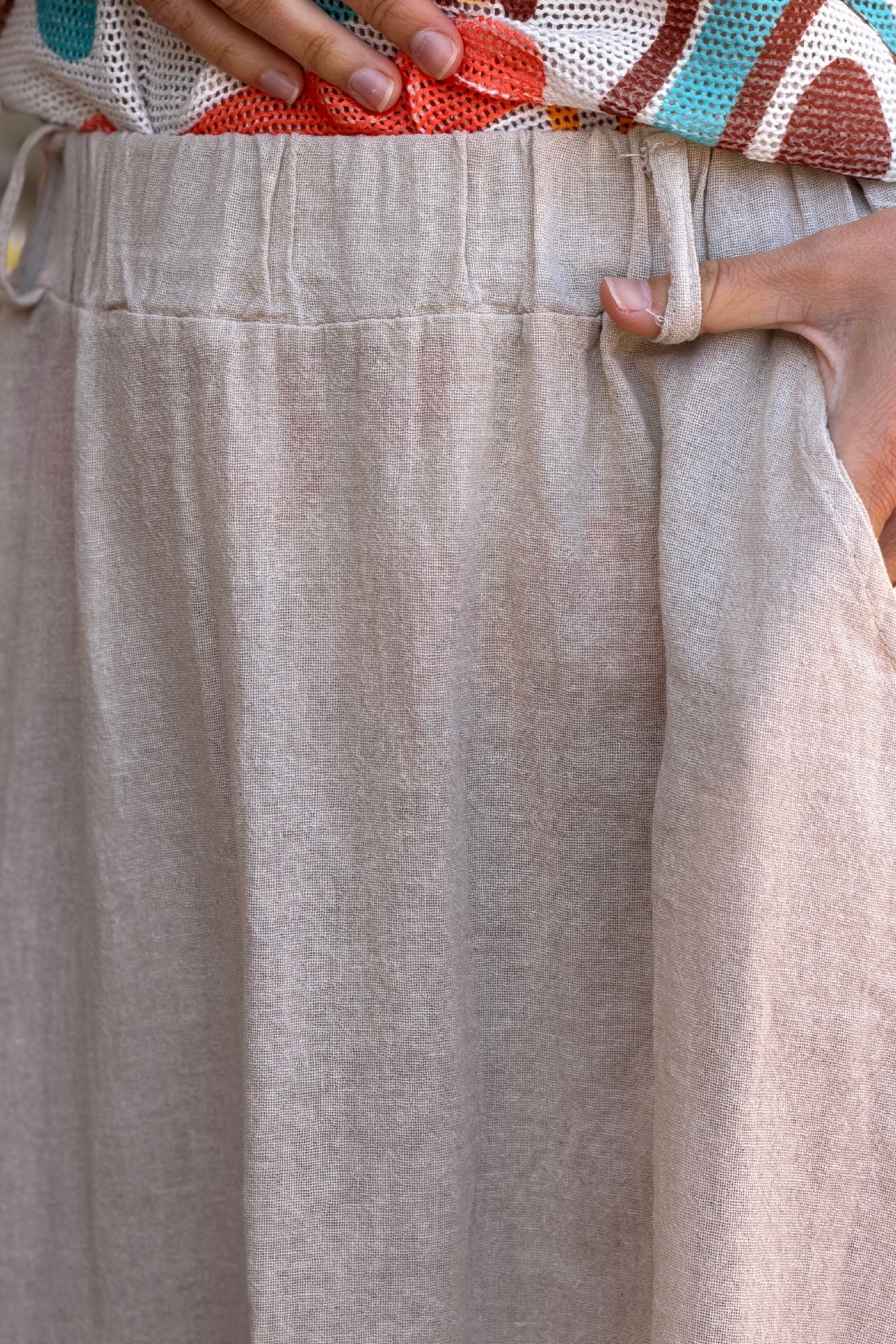 Jupe unie beige en coton avec poche et taille élastique