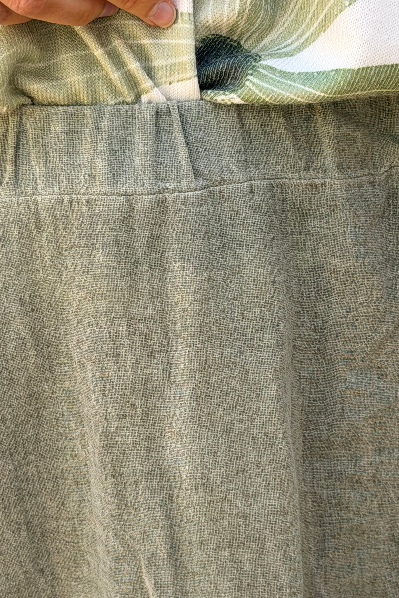 Jupe unie kaki délavé en coton avec poche et taille élastique