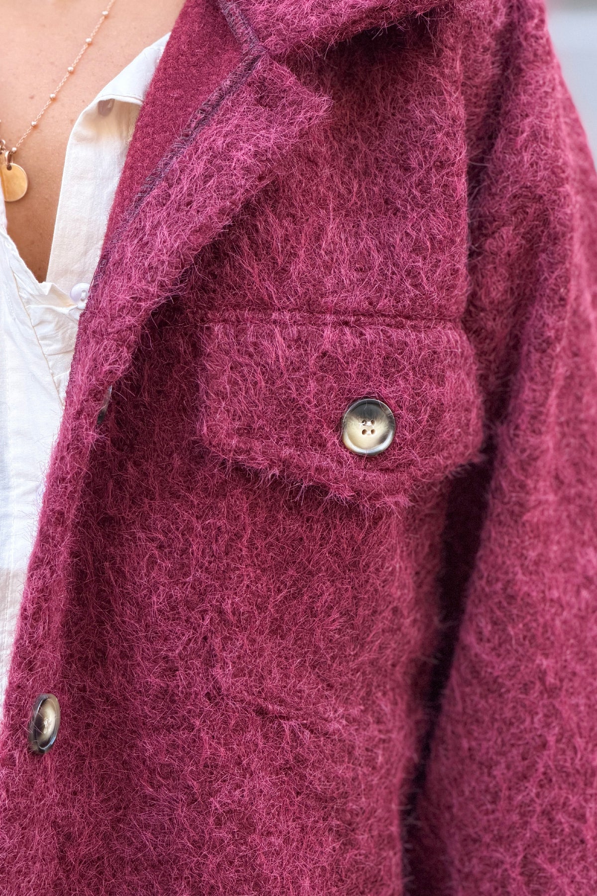 Manteau bordeaux chiné effet bouclettes poches et boutons écaille