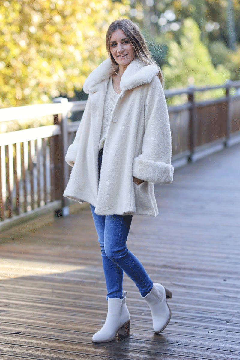 Poncho cape coat in ecru soft knit with faux fur collar and cuffs