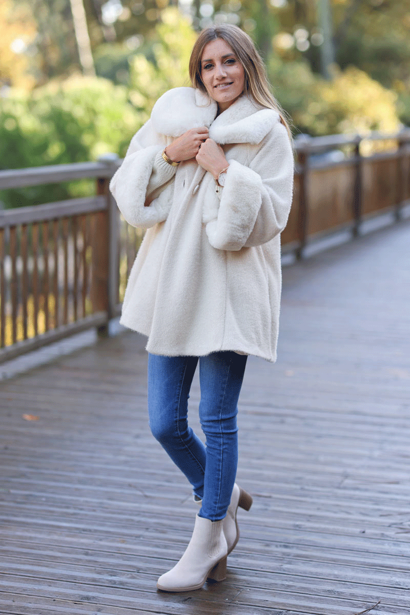 Poncho cape coat in ecru soft knit with faux fur collar and cuffs