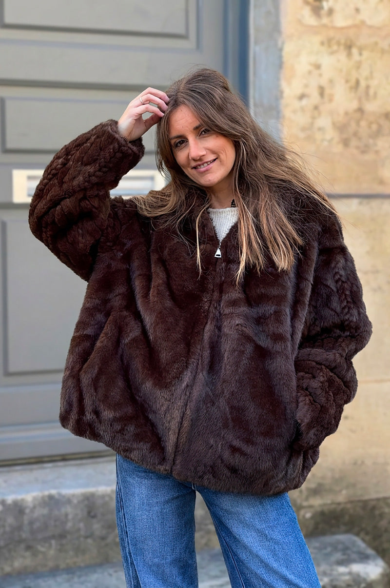 Manteau fausse fourrure marron à capuche détails torsades