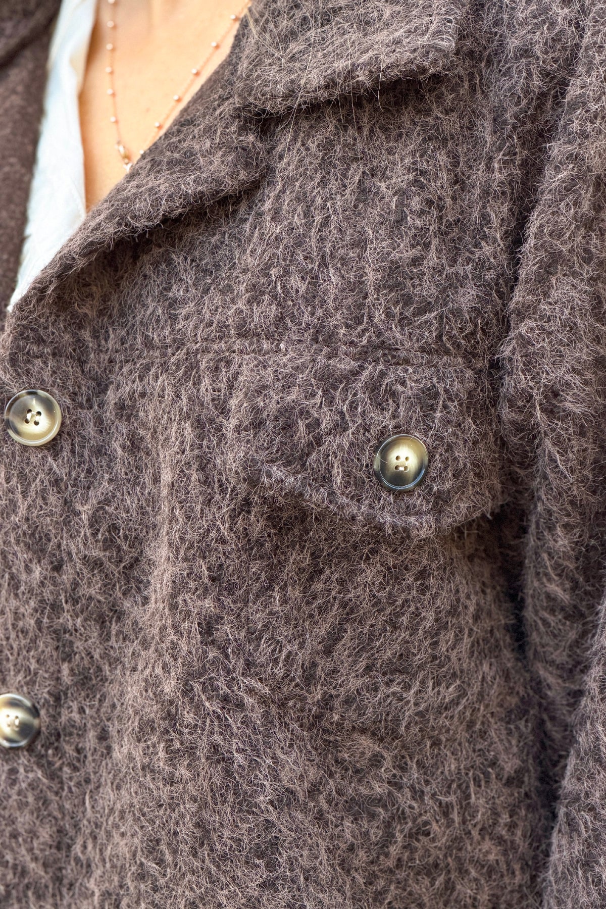Manteau marron chiné effet bouclettes poches et boutons écaille