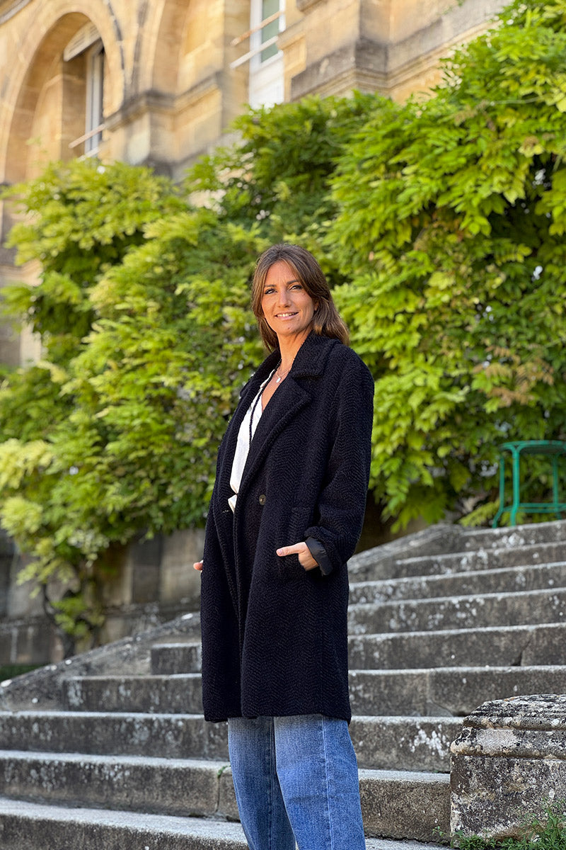 Manteau noir long et doux en maille chenille