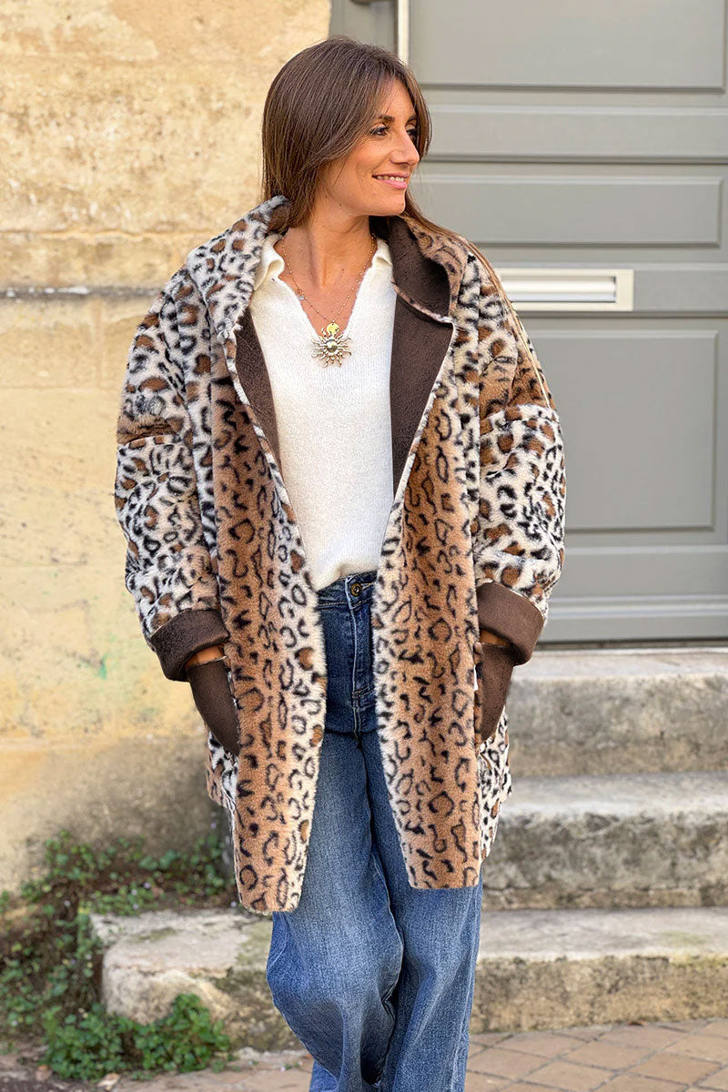 Manteau réversible en suédine souple marron et fausse fourrure léopard avec capuche