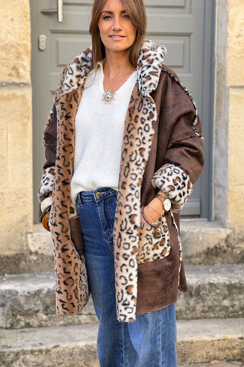 Manteau réversible en suédine souple marron et fausse fourrure léopard avec capuche
