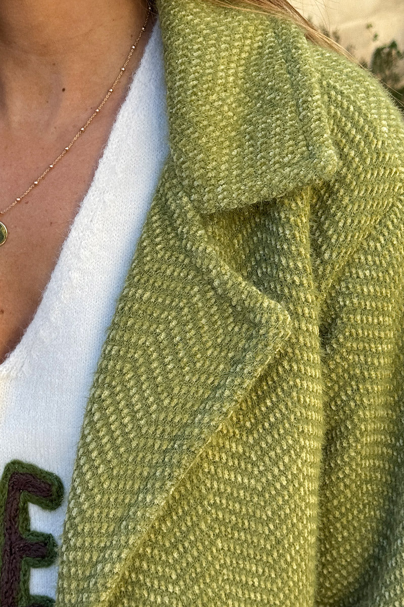 Manteau vert olive court doux en maille chenille