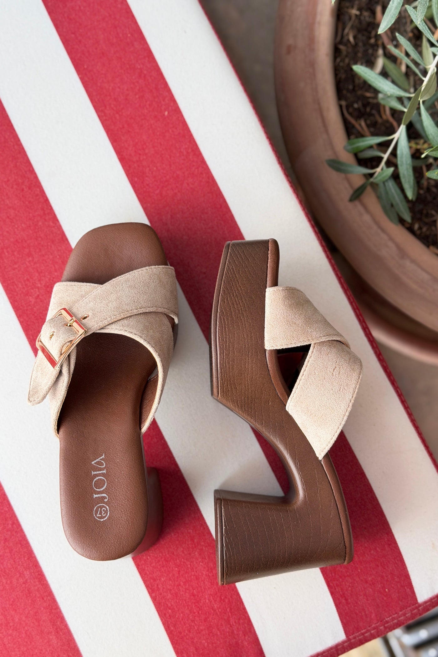 Mules à talons double brides croisées beige avec boucle