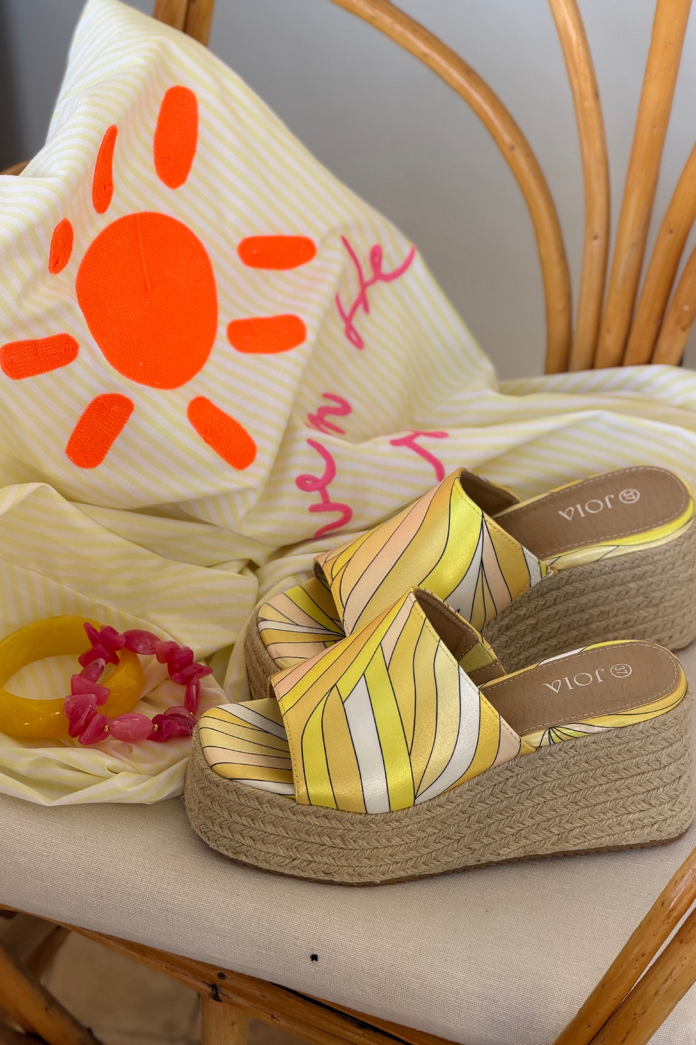 Mules compensées en corde bride large tissu imprime psychédélique jaune