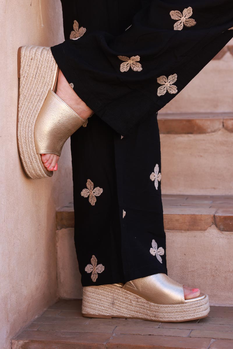 Mules dorées compensées tressées confort bride large en suédine