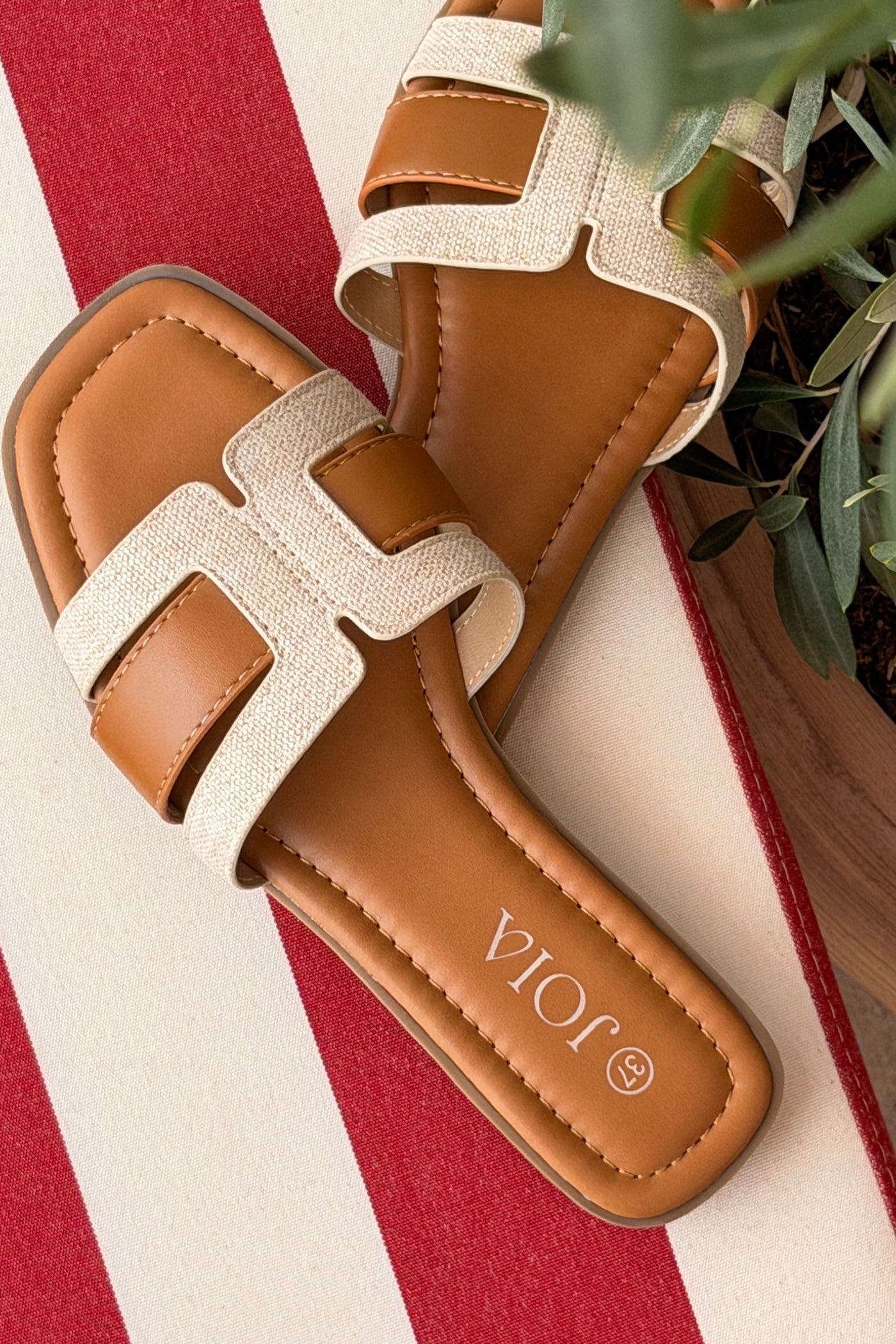 Mules plates brides croisées bicolore camel et beige
