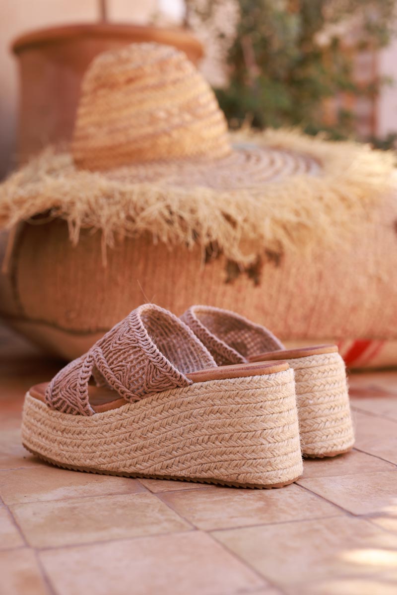 Mules taupe compensées tressées confortables bride en crochet ajouré