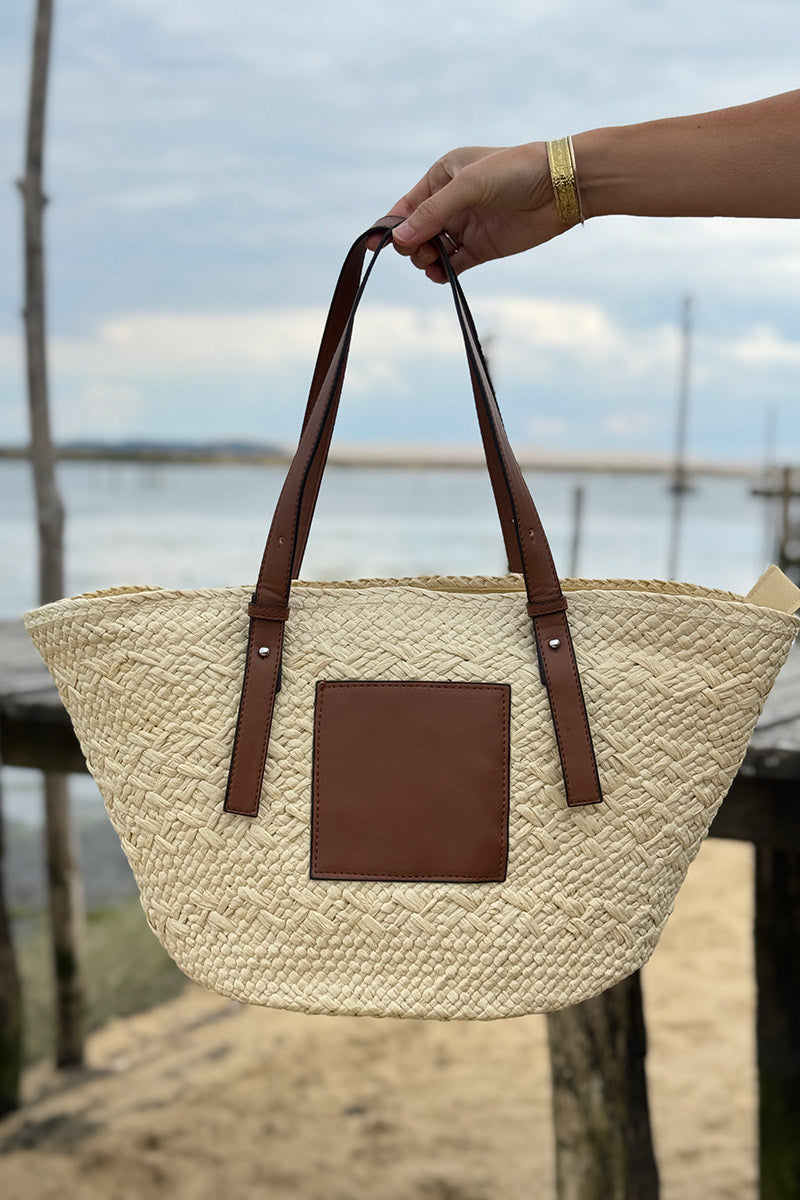 Panier tressé style raphia avec empiècement et anses simili cuir