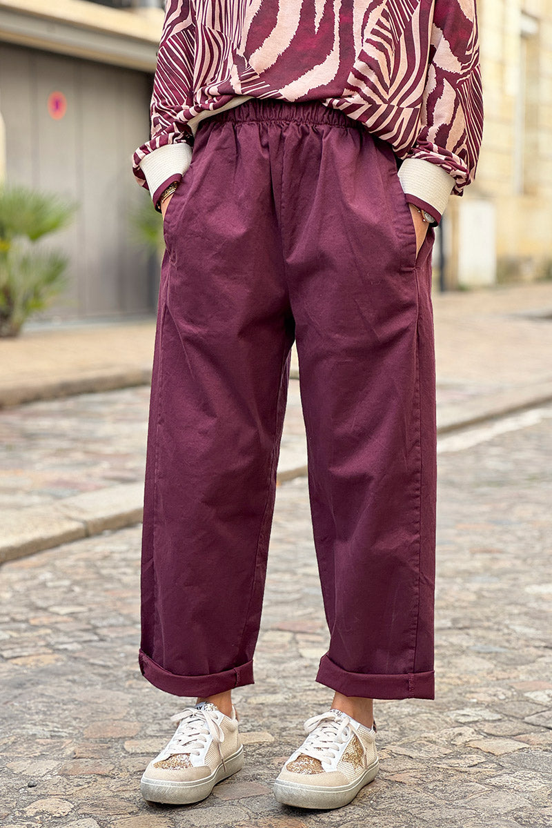 Pantalon aubergine en toile coupe boyfriend à ceinture élastique