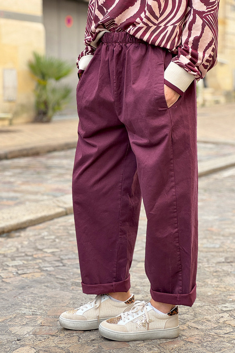 Pantalon aubergine en toile coupe boyfriend à ceinture élastique