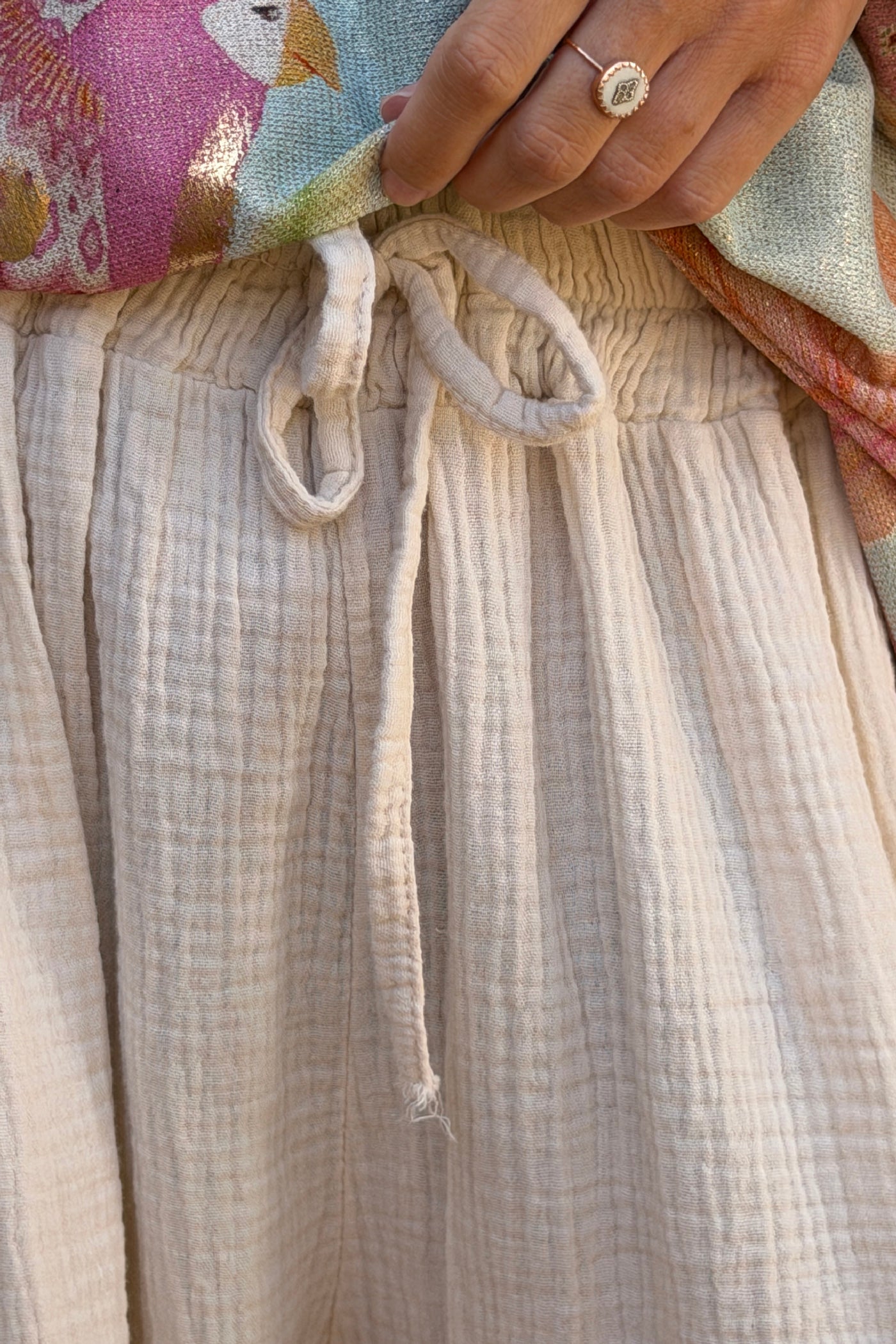 Pantalon beige droit en gaze de coton ceinture élastique