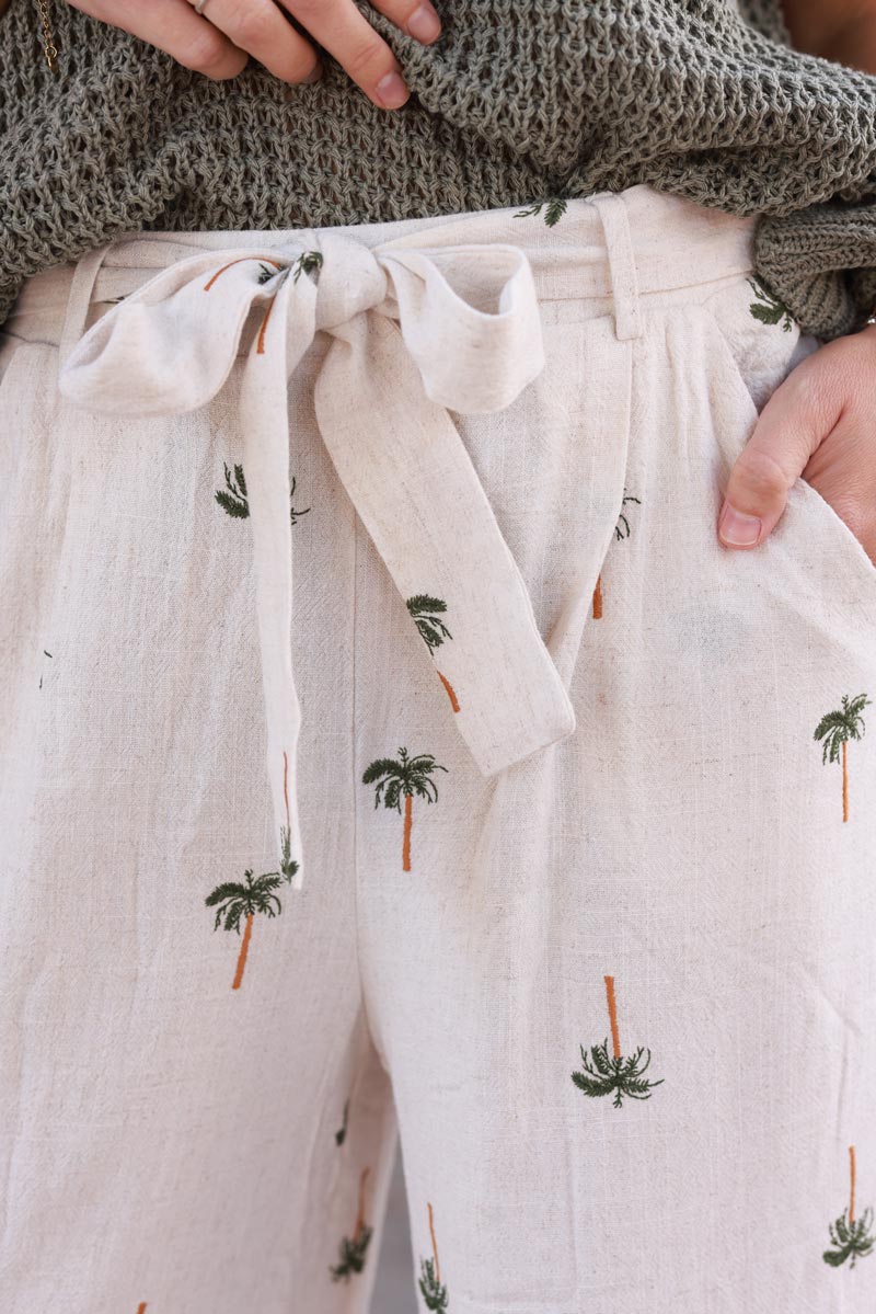 Pantalon beige fluide droite wide en lin mélangé broderie palmiers
