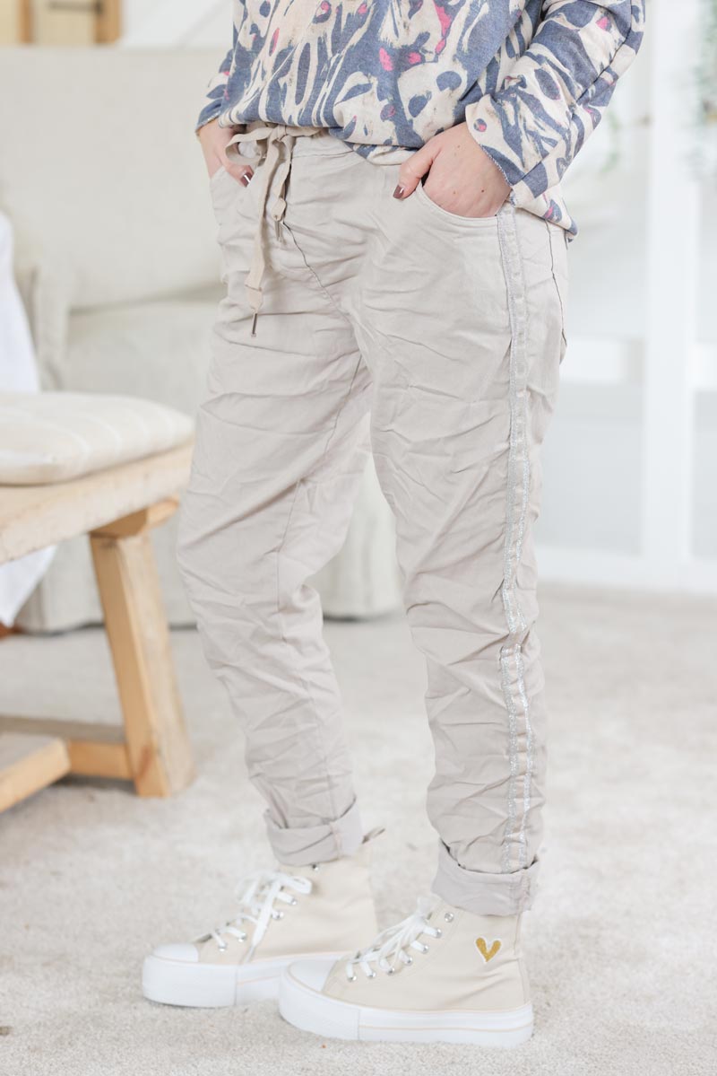 Pantalon beige toile confort rayures brillantes H023 (1)