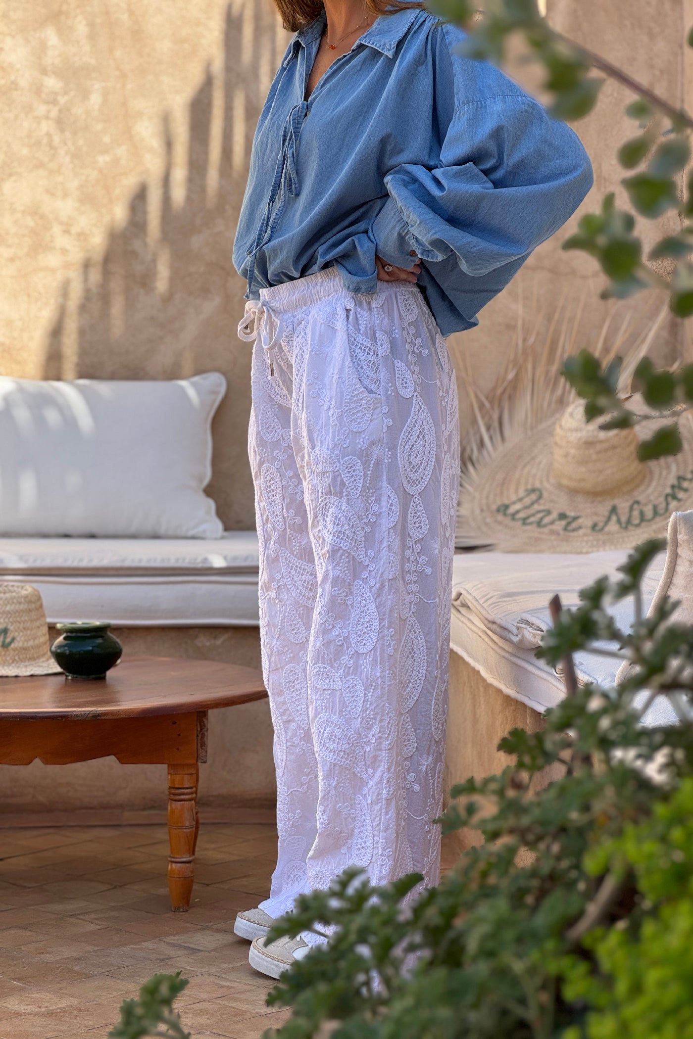 Pantalon blanc confort en coton broderie cachemire ceinture élastique