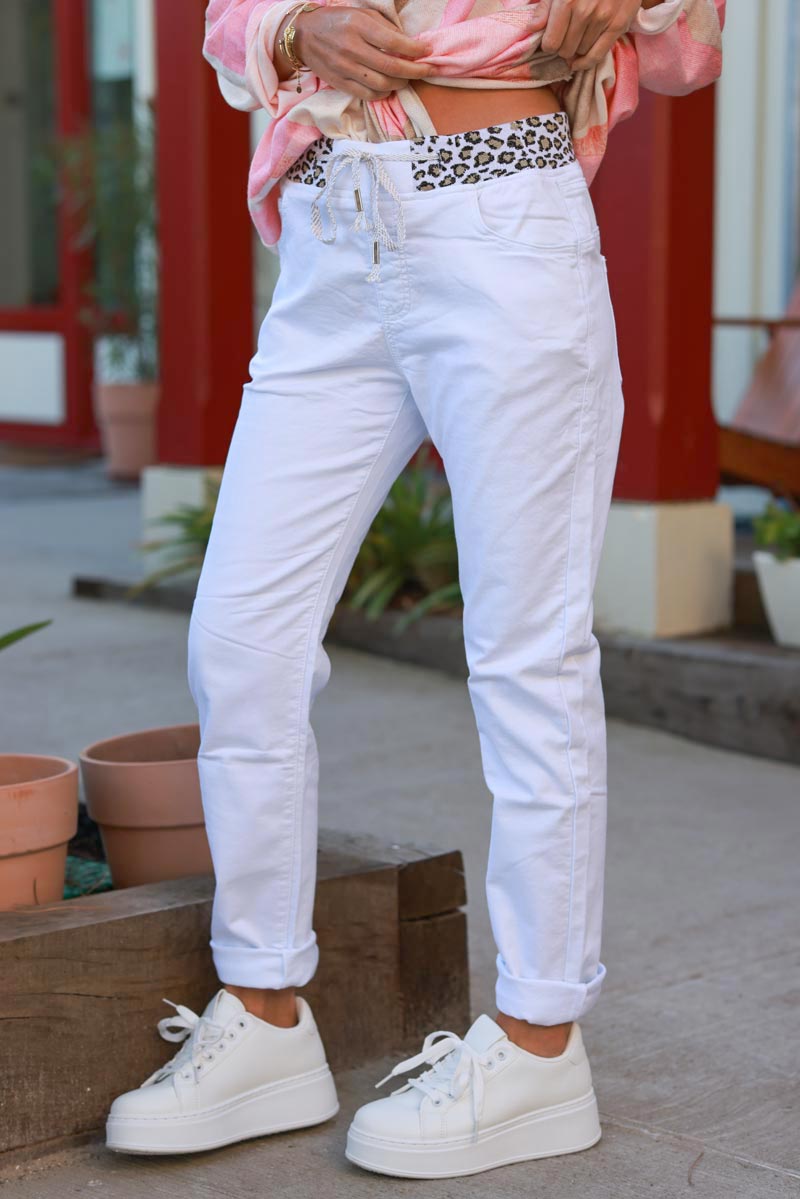 Pantalon blanc en toile stretch ceinture élastique léopard brillant