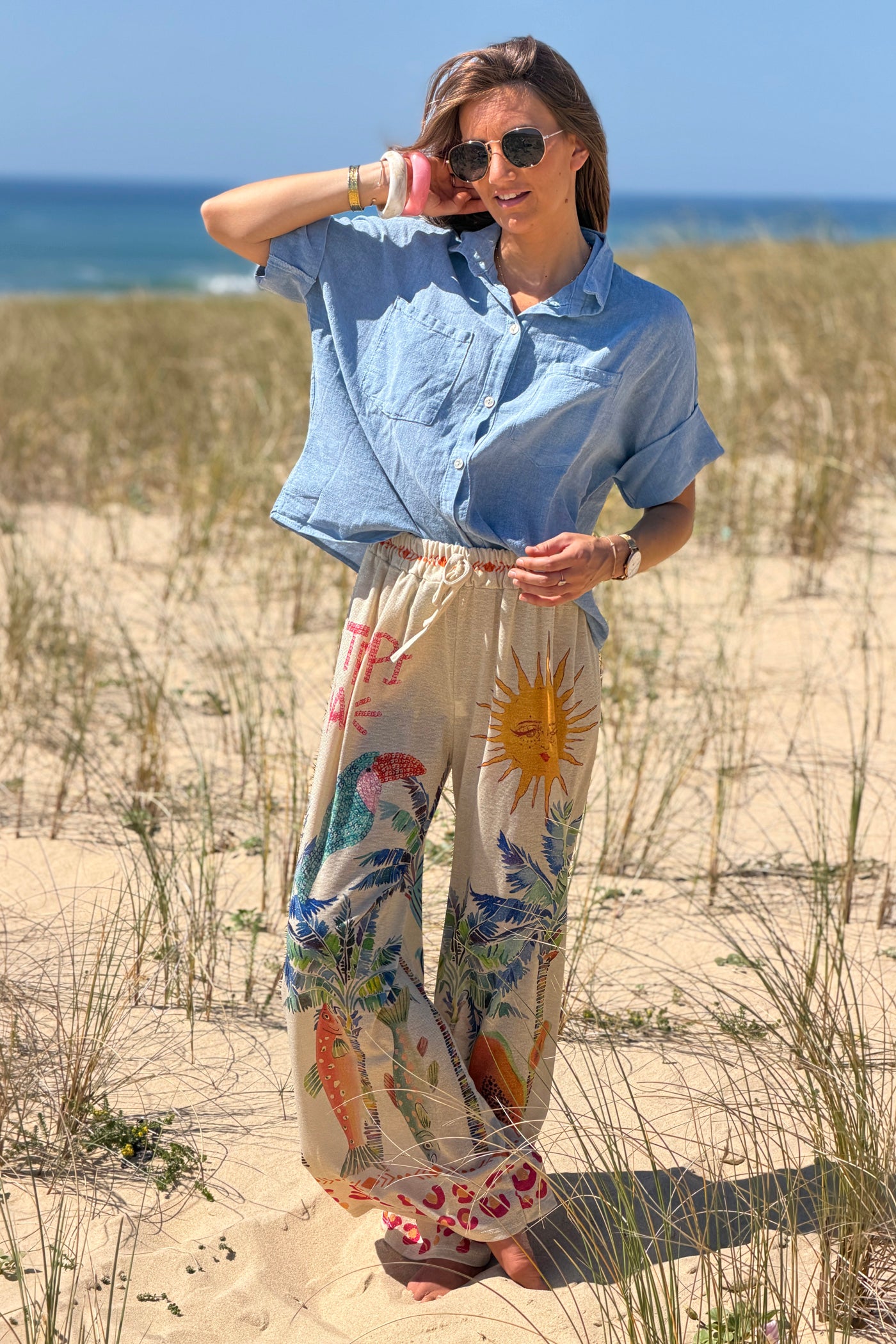 Pantalon brillant lurex large et souple imprimé tropical palmier soleil et papaye