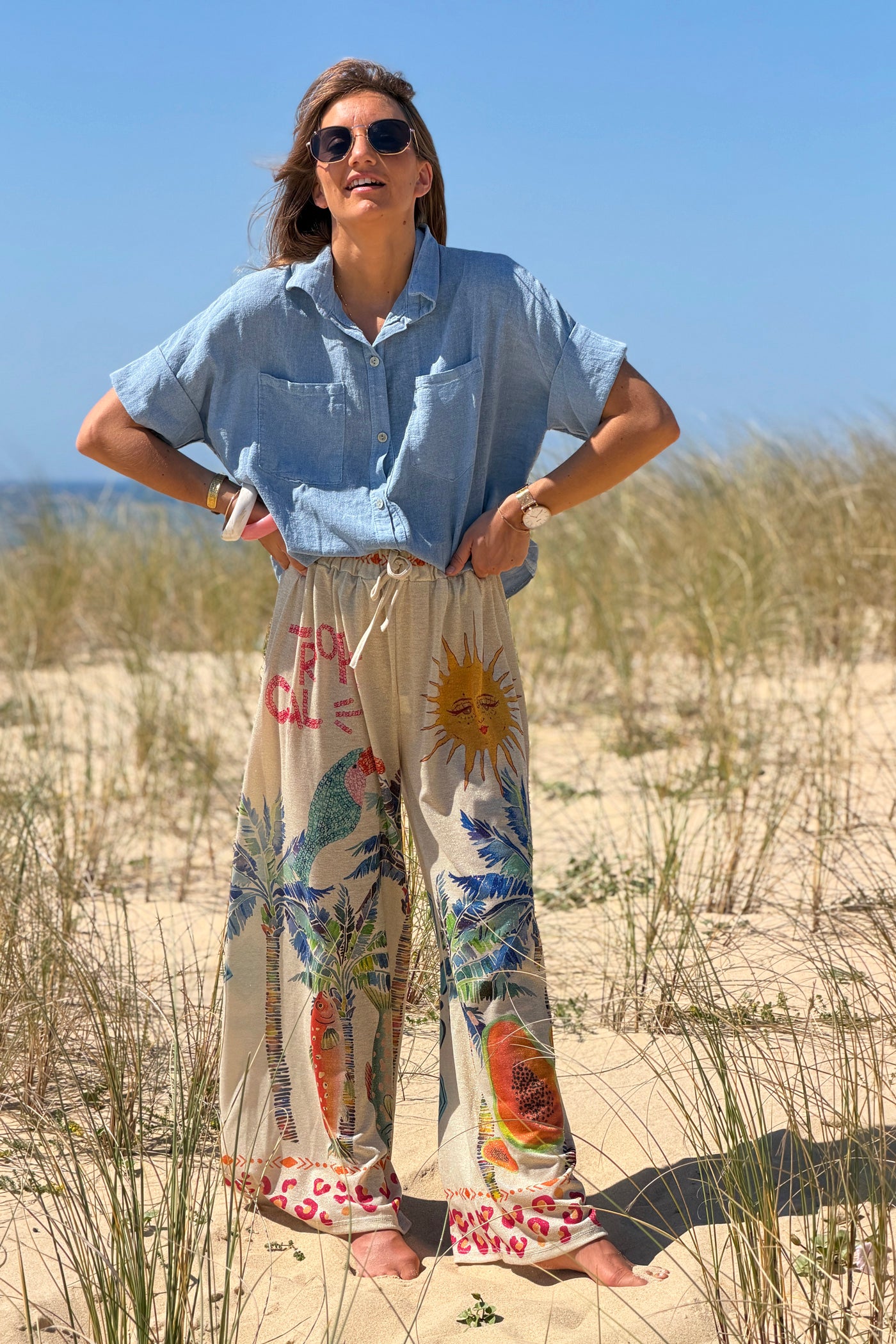 Pantalon brillant lurex large et souple imprimé tropical palmier soleil et papaye