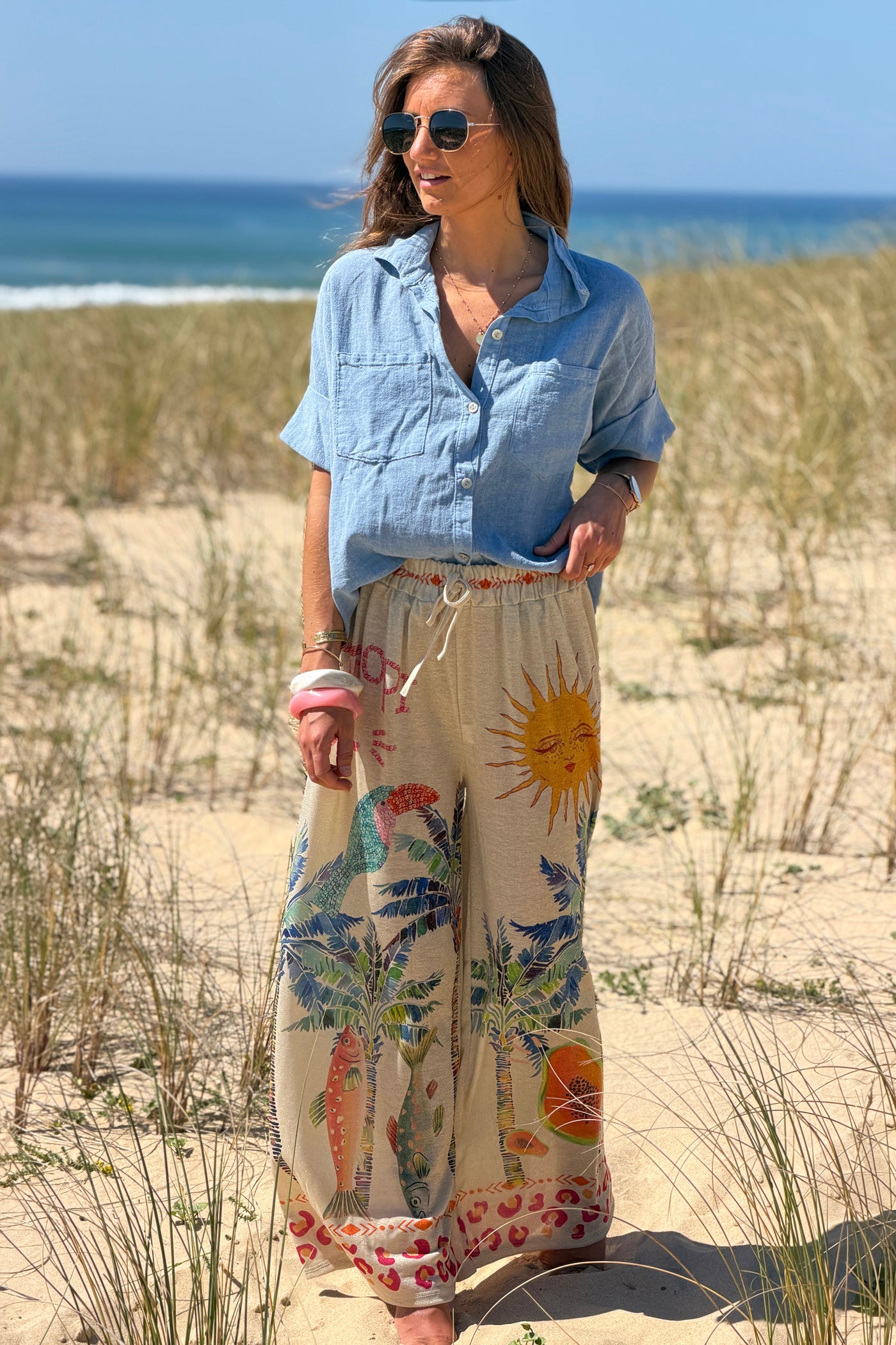 Pantalon brillant lurex large et souple imprimé tropical palmier soleil et papaye