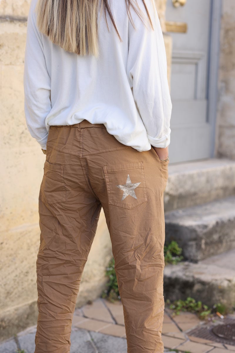 Pantalon camel confort en toile stretch special Belle et Ronde etoile brillante H076 (1)