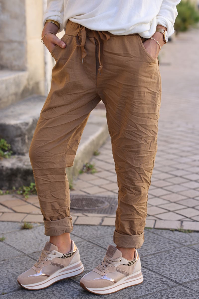 Pantalon camel confort en toile stretch special Belle et Ronde etoile brillante H076 (1)