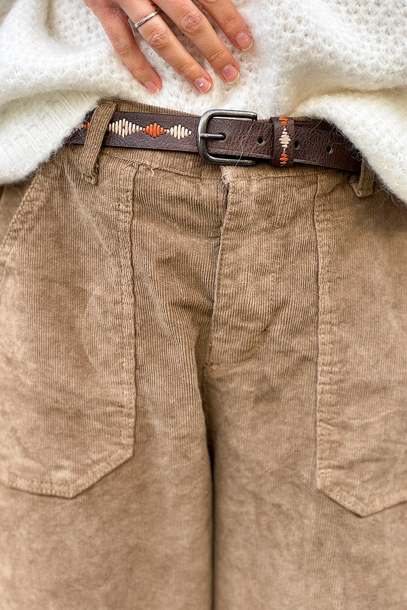 Pantalon camel en velours côtelé coupe ballon avec ceinture broderie aztèque