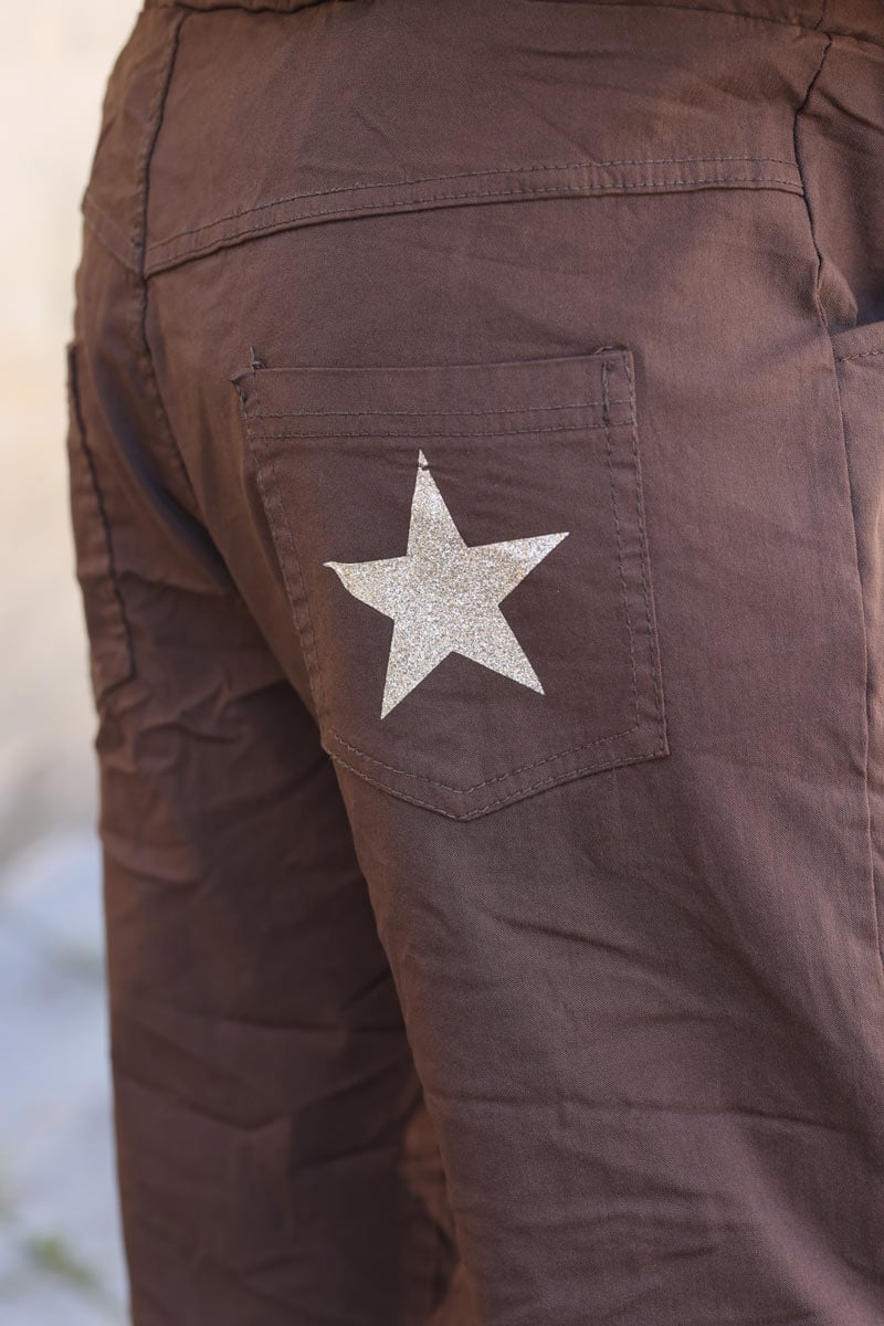 Pantalon chocolat confort en toile stretch special Belle et Ronde etoile brillante H127 (1)