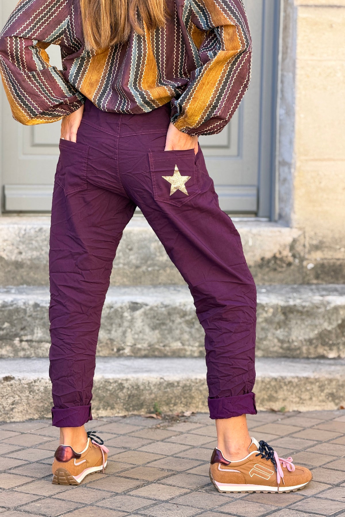 Pantalon confort aubergine en toile stretch etoile brillante paillettes