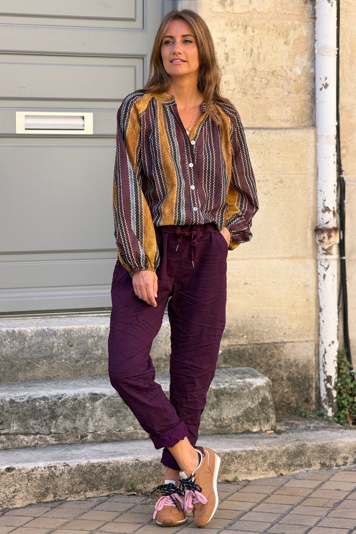 Pantalon confort aubergine en toile stretch etoile brillante paillettes