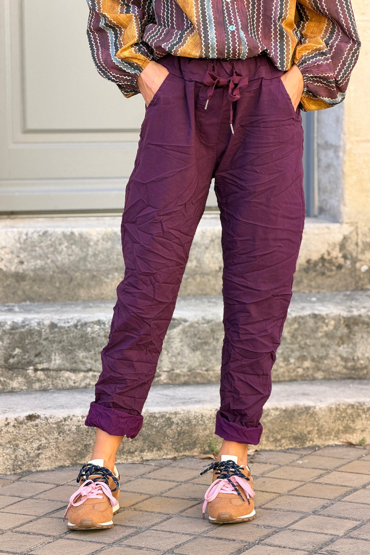 Pantalon confort aubergine en toile stretch etoile brillante paillettes