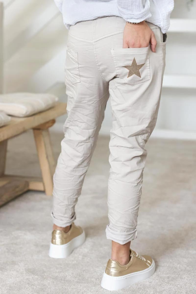 Pantalon confort beige en toile stretch étoile brillante paillettes