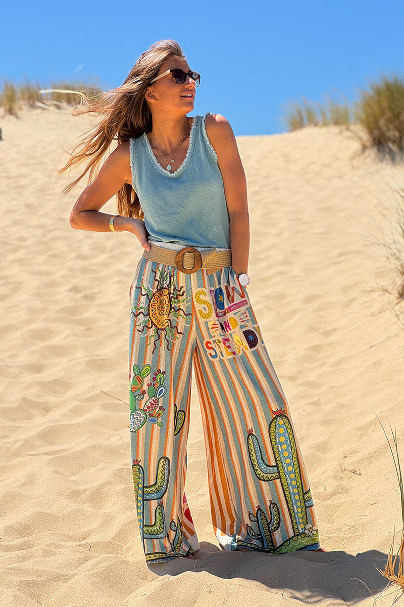 Pantalon confort et souple brillant coupe large imprimé rayures oranges et bleues soleil et cactus