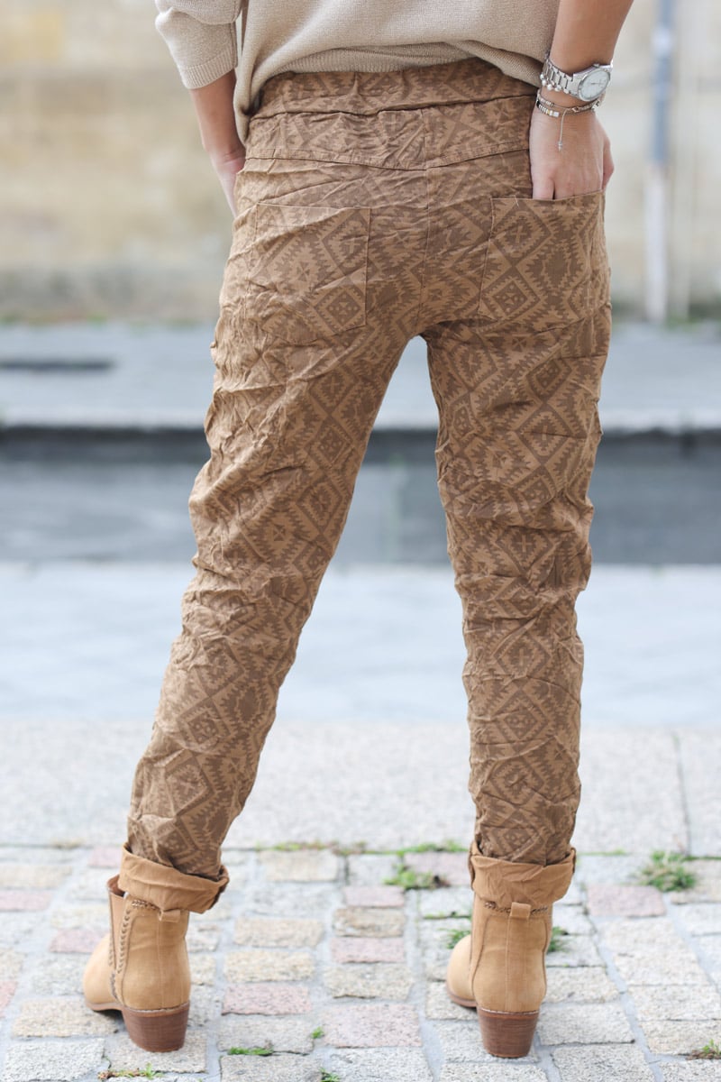 Pantalon confort et stretch camel imprime tribal G265 (1)