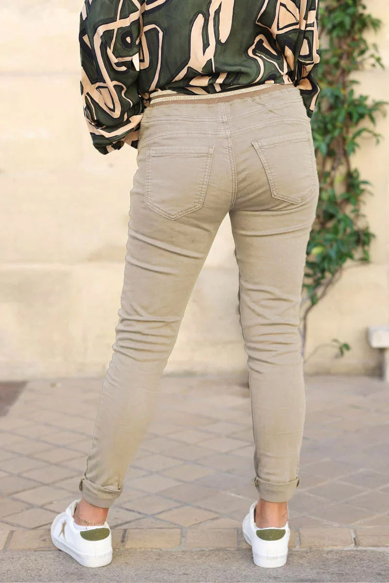 Pantalon confort slim beige à ceinture élastique brillante