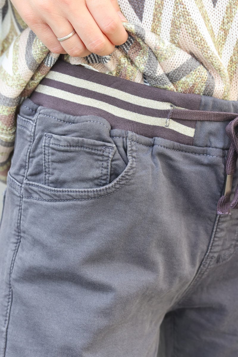 Pantalon confort slim gris fonce ceinture elastique brillante g226 (1)