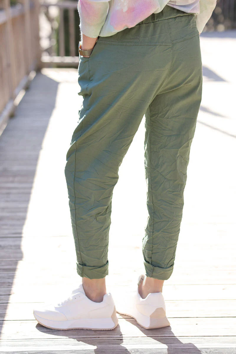 Pantalón cómodo elástico caqui claro con cinturilla elástica