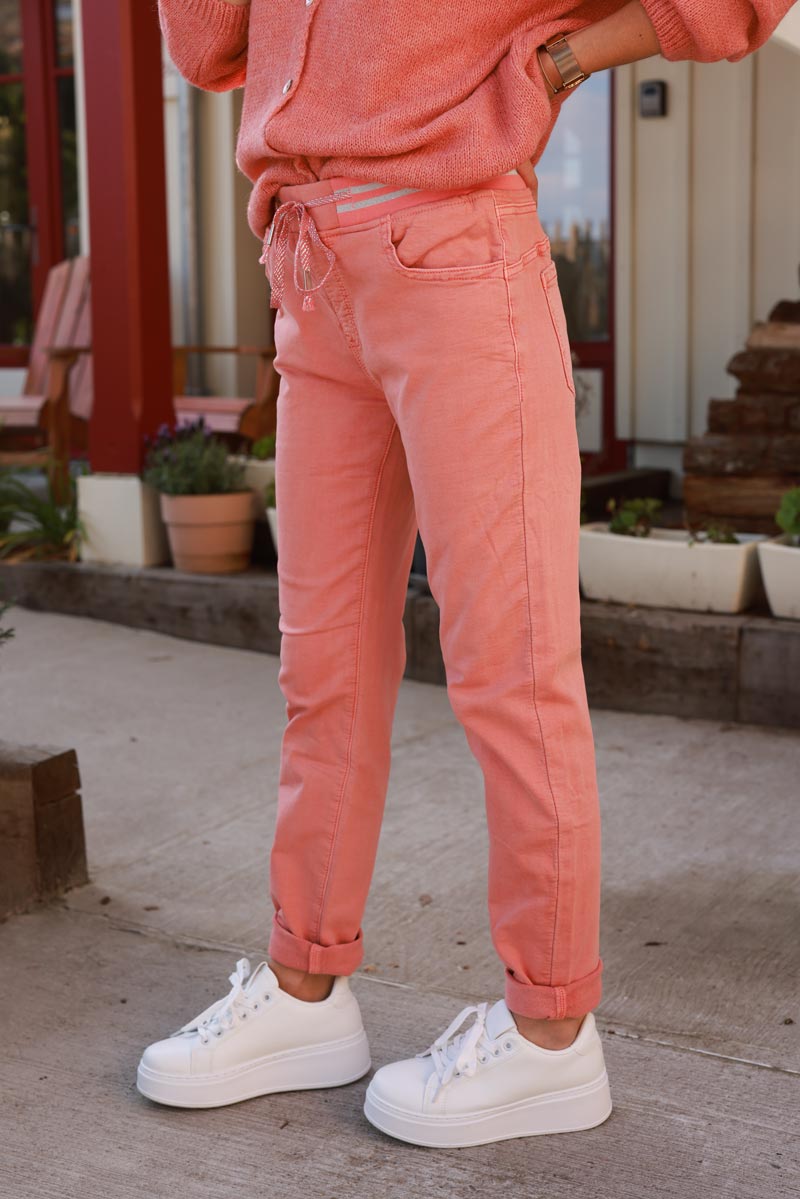 Pantalon corail en toile stretch ceinture élastique rayée brillante